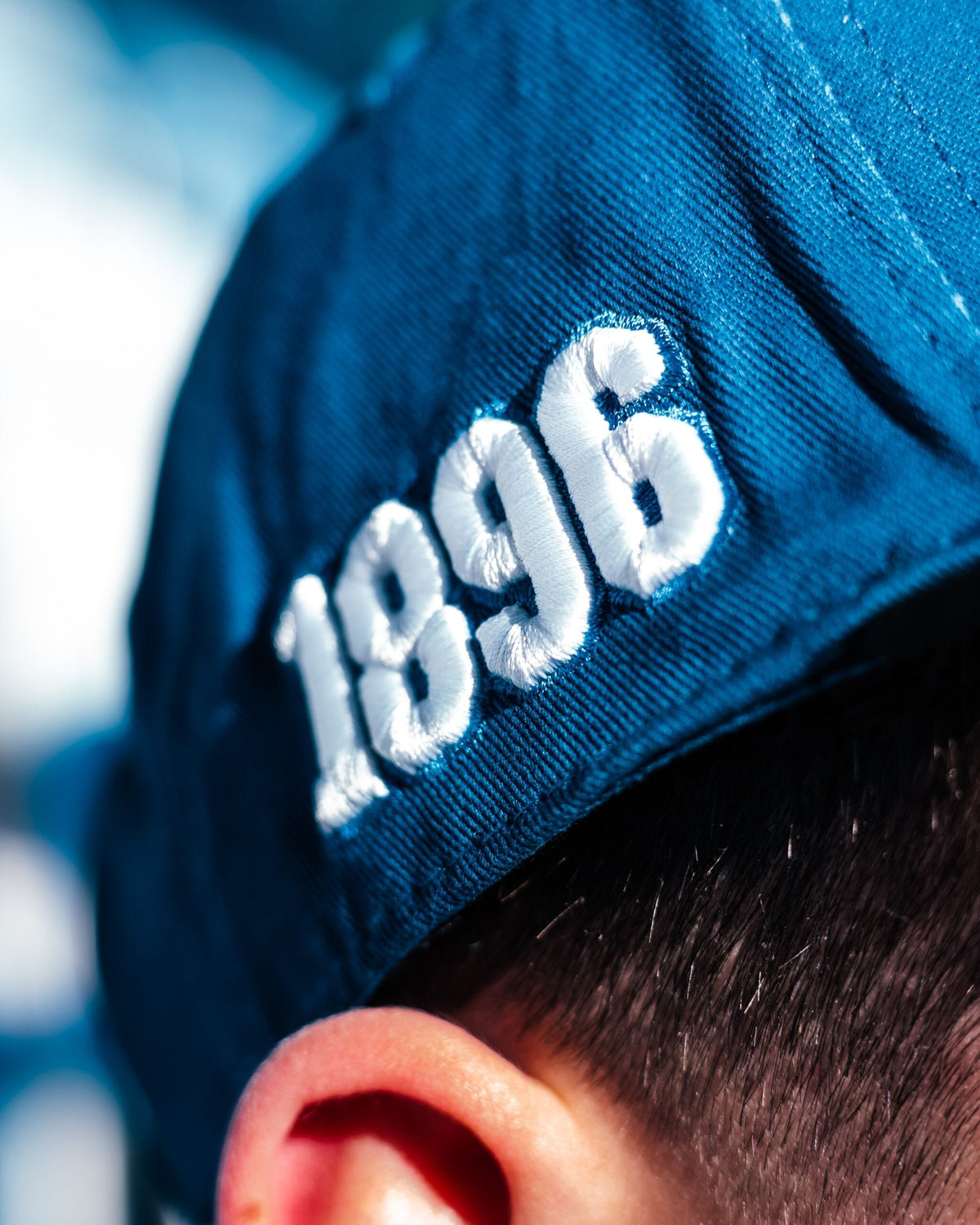 Casquette plate noir et bleu