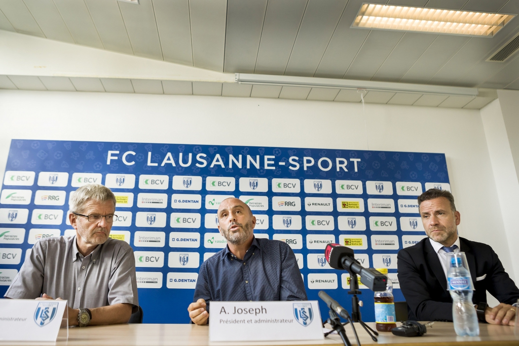 Alain Joseph face à la presse