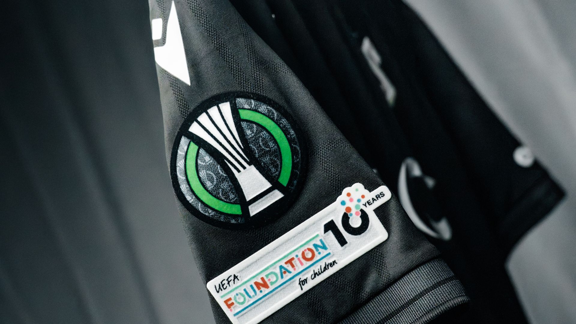 11.11.25DSC06334._MAILLOT_NOIR_@m.x_d.x