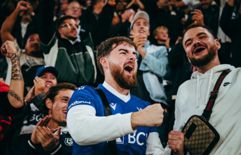 public-LS-tribune-crient