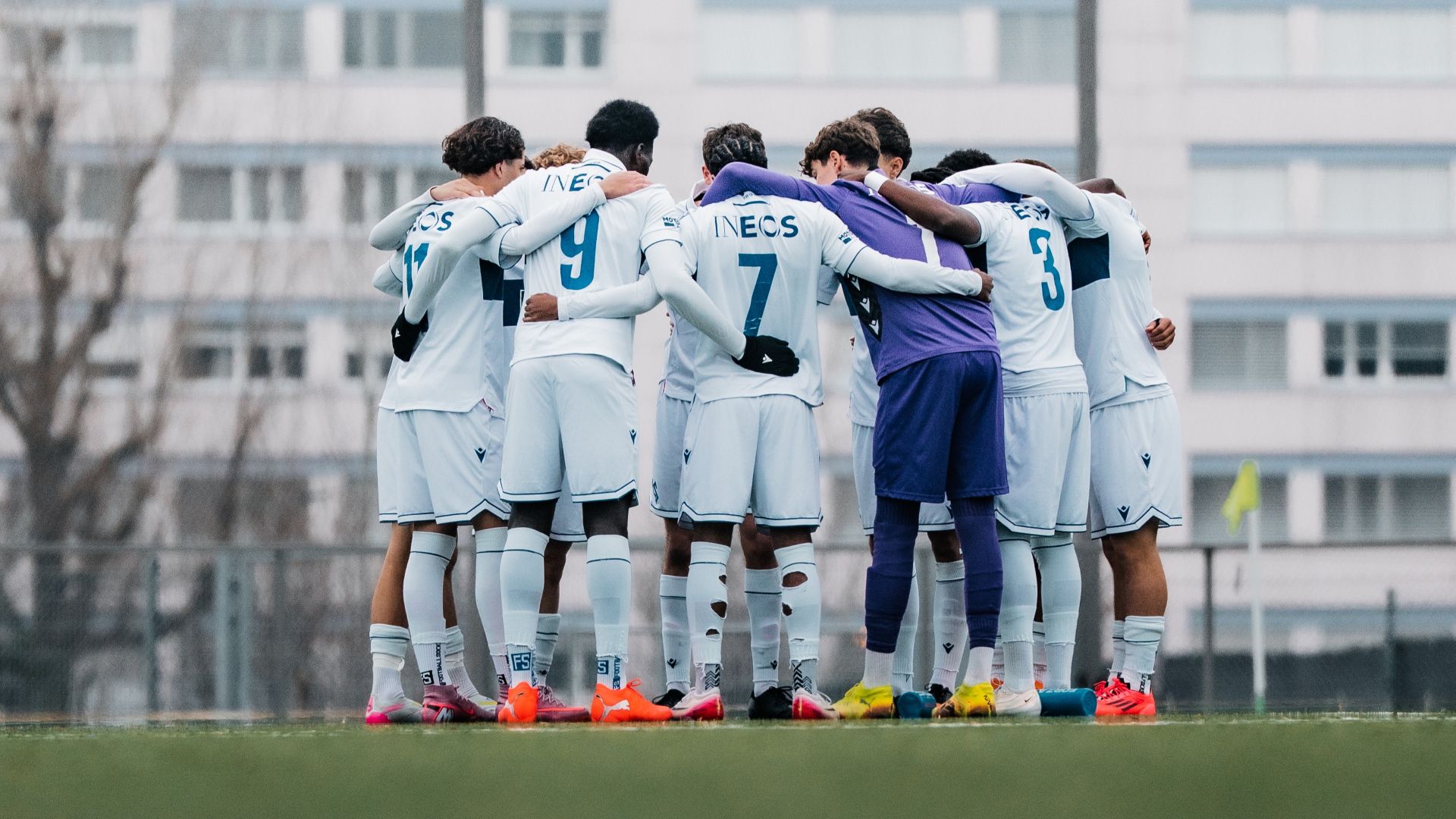 13.12.25A7405880._LS-KUPS_@m.x_d.x